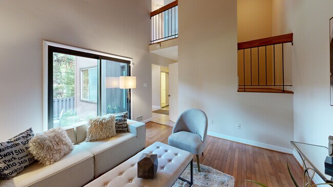 10909 Knights Bridge Ct, Reston, VA 20190 - photo 2