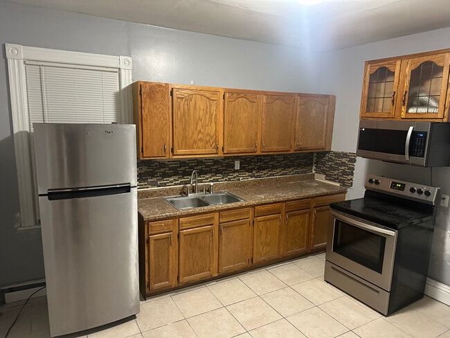 106 Taylor St unit 2, Providence, RI 02907 - photo 5