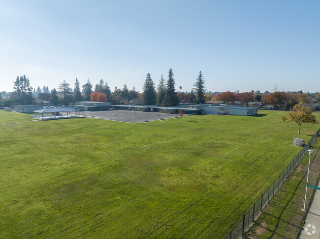 John D. Sloat Elementary is a public school in Sacramento serving grades K-6.