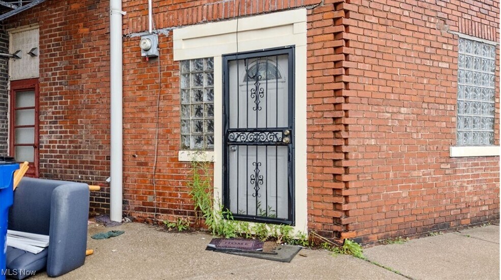15300 Waterloo Rd unit 1, Cleveland, OH 44110 - photo 1