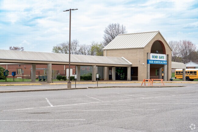 The student population of Bend Gate Elementary School is 425 and the school serves K-5.
