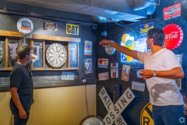 For nightlife activities with friends, residents of Royal Lakes head to Big Daddy Honky Tonk.