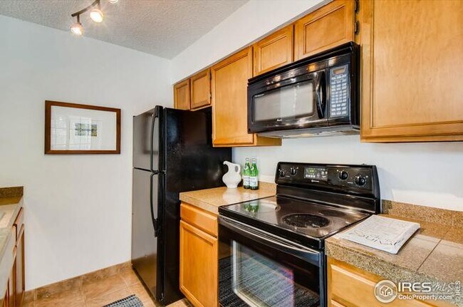 4815 White Rock Cir unit F, Boulder, CO 80301 - photo 7