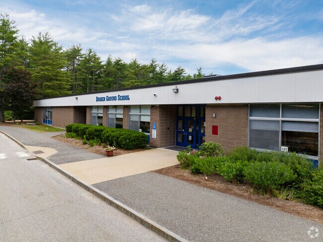 Broken Ground Elementary School in Concord, NH serves grades 3 through 5.