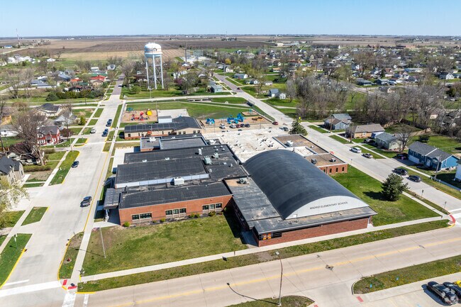 Madrid Elementary School is located right in the middle of town.