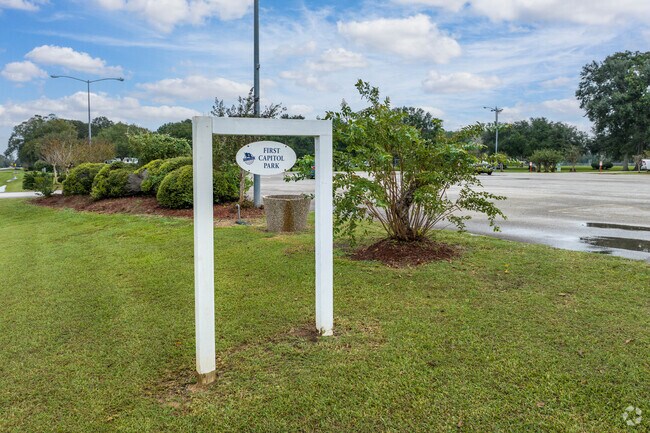 A pool and trails make First Capitol Park a favorite near Damon.