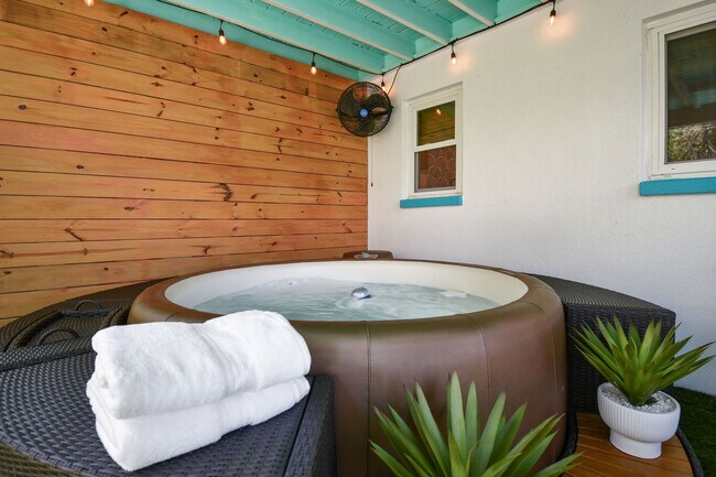 11250 2nd St E unit ID1314700P, Treasure Island, FL 33706 - photo 7