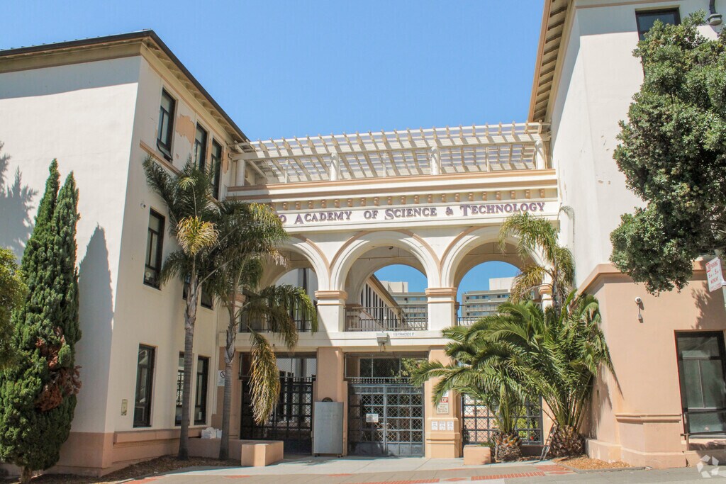 Galileo High School, Rankings & Reviews