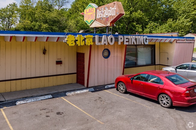 Lao Piking's menu features traditional Asian food that includes all your favorite entrees.