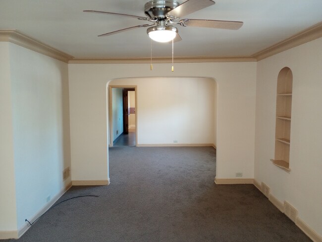 7800 S Yates Blvd unit 2, Chicago, IL 60649 - photo 2