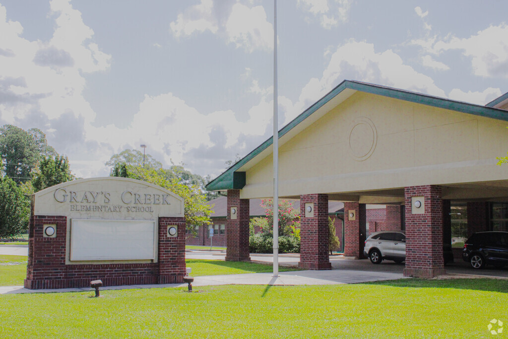 Main entrance to Gray's Creek Elementary School in Denham Springs, Denham Springs LA