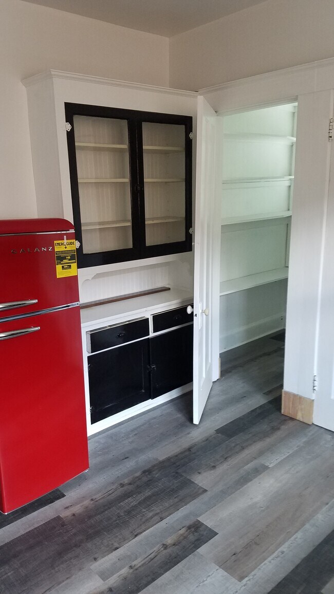 370 Probasco St unit 10, Cincinnati, OH 45220 - photo 5