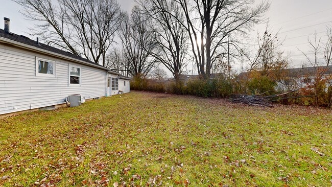 1931 Mark Dr, Lorain, OH 44052 - photo 3