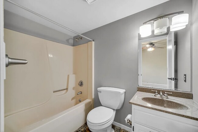 1066 Millpond Rd unit E, Valparaiso, IN 46385 - photo 6