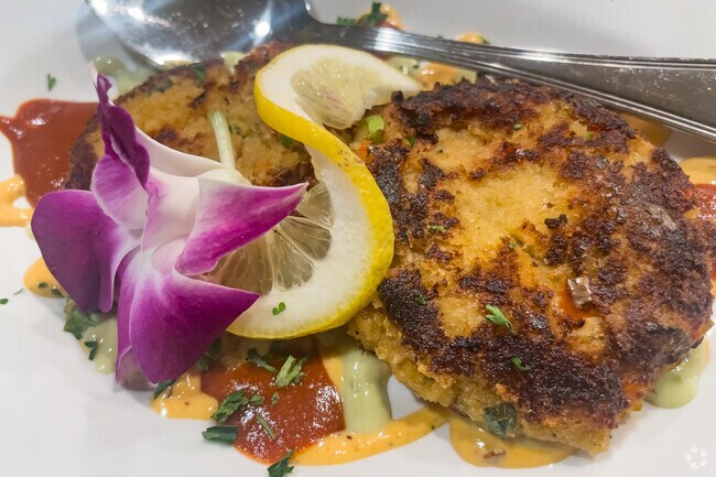 Crab cakes at the Palmer River Grille in North Warren are delightfully crisp.