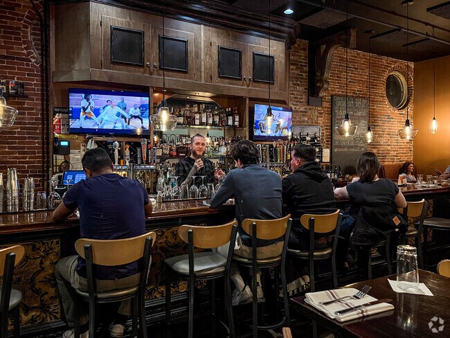 Firefly American Bistro & Bar offers a refined American menu & broad drinks selection.