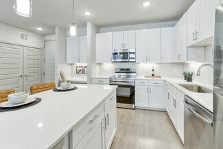 4840 N Shepherd Dr, Houston, TX 77018