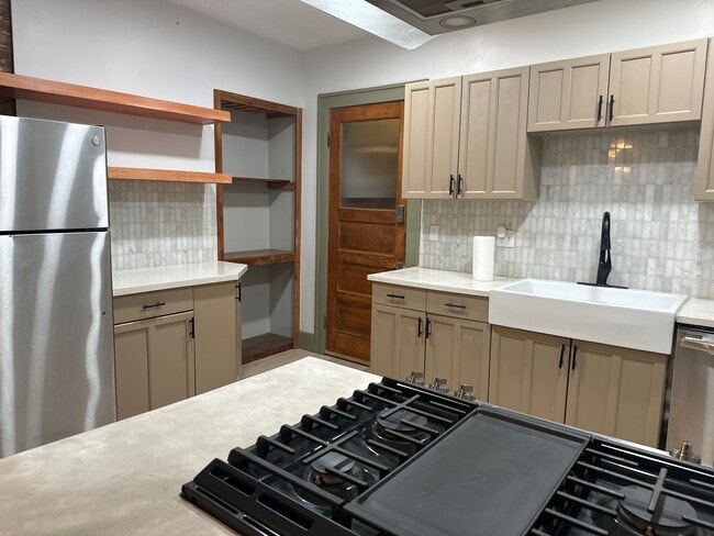 9205 Clifton Blvd unit 9205 Clifton blvd, Cleveland, OH 44102 - photo 3