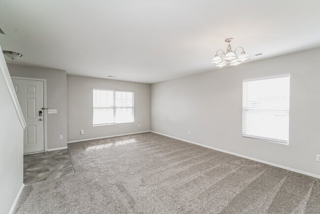 4405 Larkhaven Village Dr, Charlotte, NC 28215 - photo 7