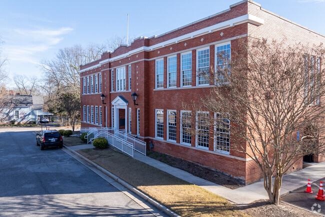 Monroe Country Day School FREE TRIAL EXPIRED has a dedicated staff to help your child learn and