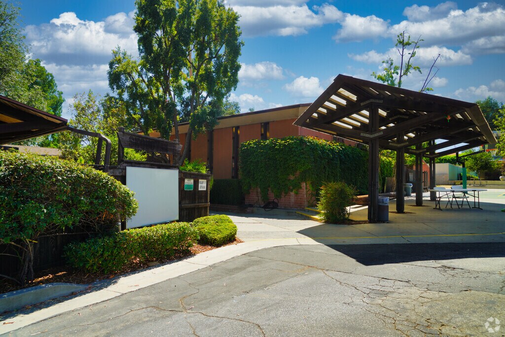 Sequoyah School provides education to the neighborhood of 
Madison Heights.