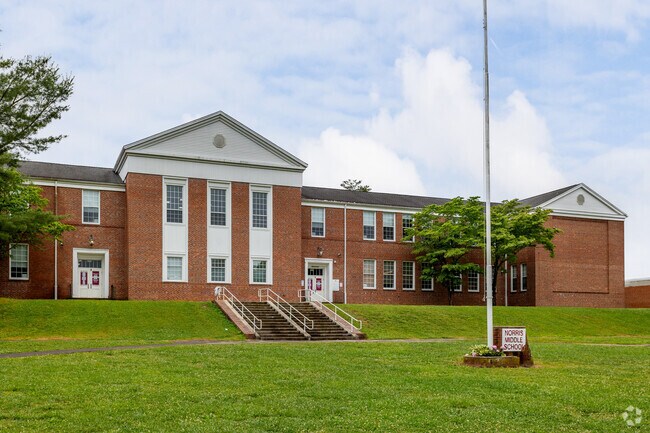 Norris Middle School offers education to students in grades 6-8.