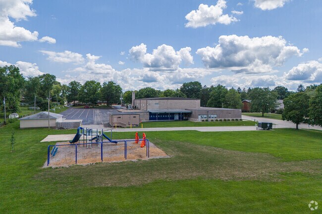Our Lady of Lourdes School offers courses in Reading and Math.