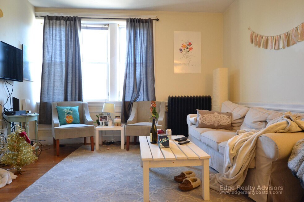 317 Saint Paul St unit 5, Brookline, MA 02446 - photo 1