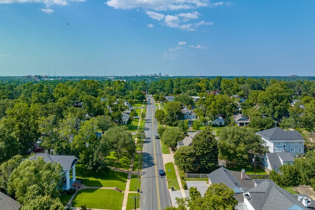 Residents living in Caddo Heights/South Highlands enjoy close proximity to Downtown.