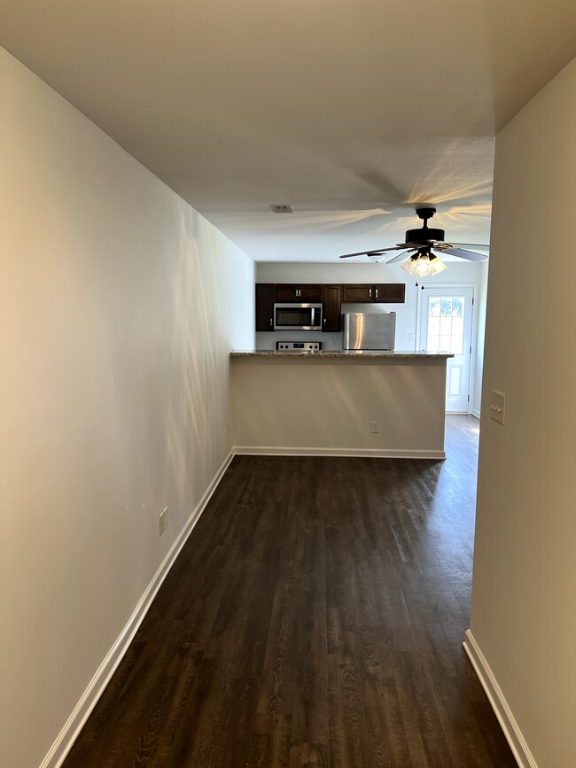 706 Needmore Rd Apartment 2 unit 2, Clarksville, TN 37040 - photo 5