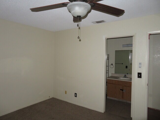 751 Higgins Rd unit 29, Barstow, CA 92311 - photo 4