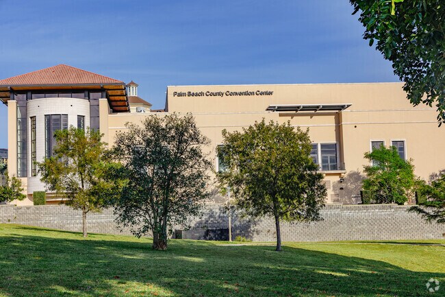 The bustling Palm Beach Convention Center stands near Grandview Heights.