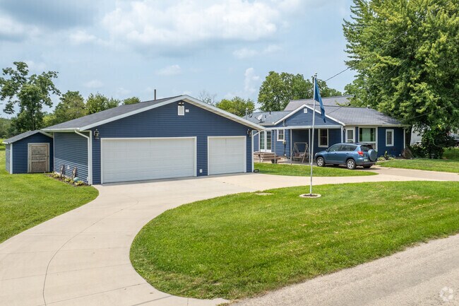 The New Traditional homes in Cedar Valley feature spacious layouts and stylish finishes.