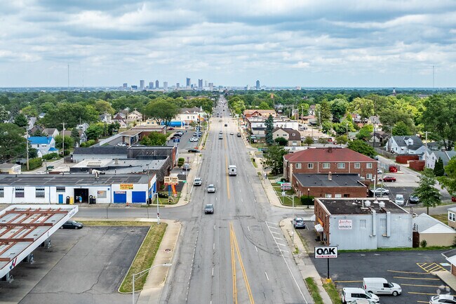 North Hilltop is situated about 4.4 miles west of Downtown Columbus.