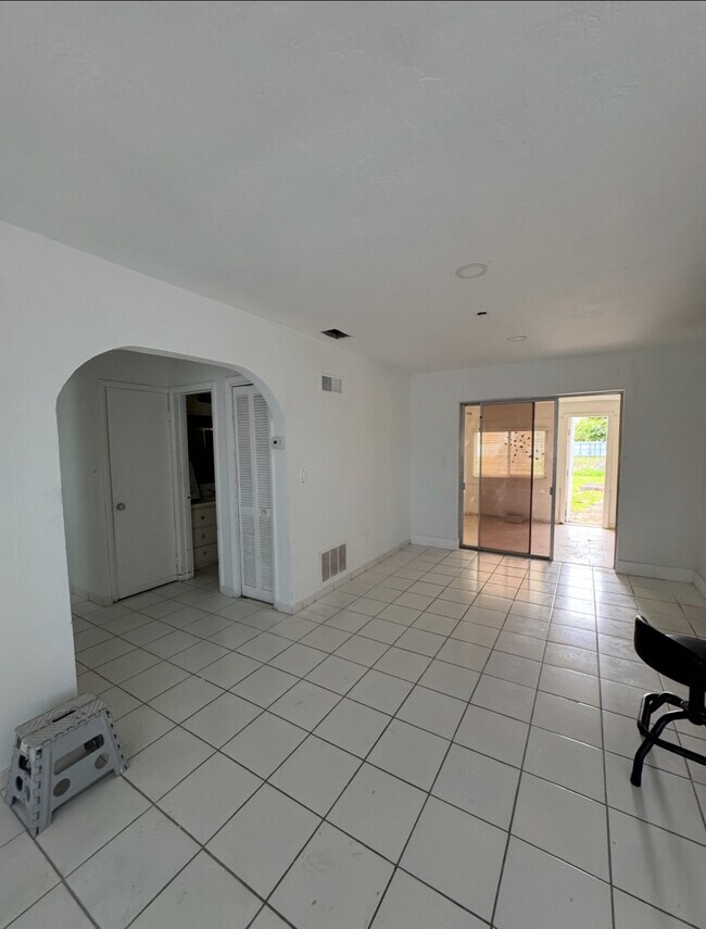 17320 NW 47th Ave, Miami Gardens, FL 33055