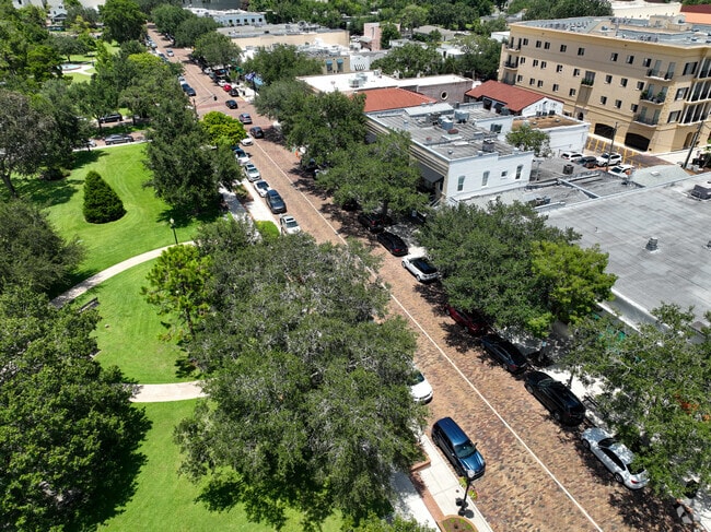 Winter Park still hangs on to old cobblestone roads of Old Flordia.