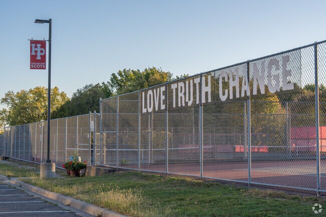 Highland Park Middle School has shared Tennis Facilities with the High School.