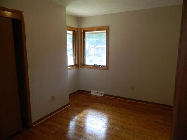 2518 Boyd St, Des Moines, IA 50317 - photo 5