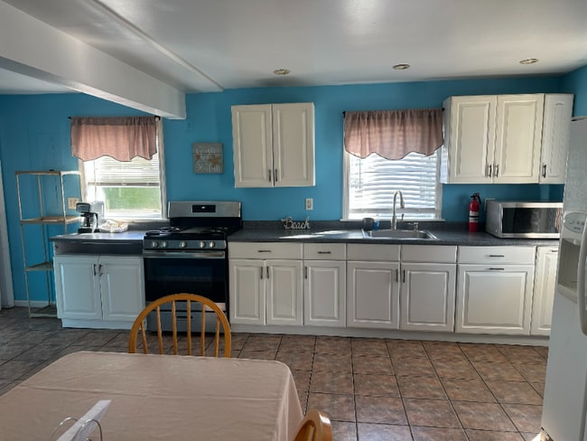 12 M St, Hampton, NH 03842 - photo 4