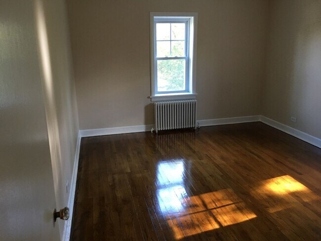 4633 N Lawndale Ave unit 35-3N, Chicago, IL 60625 - photo 2