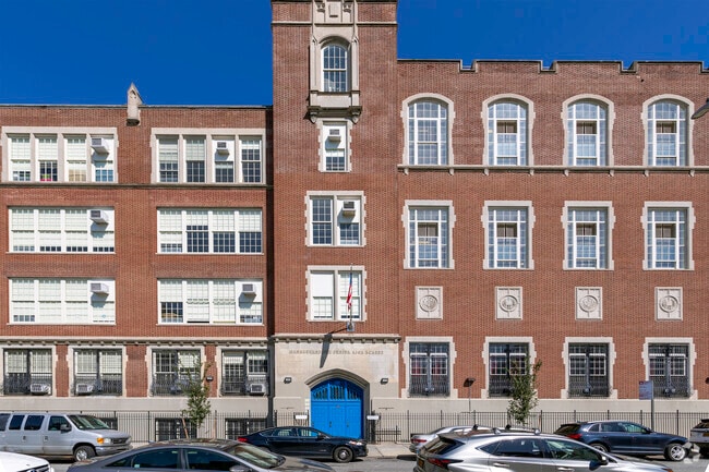 Urban Assembly School for Performing Arts has 335 students in grades 9-12.