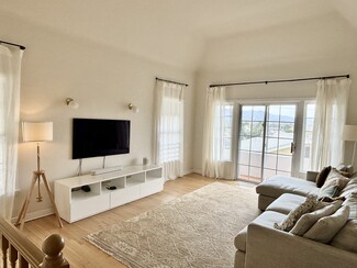 1043 Marion Dr, Glendale, CA 91205
