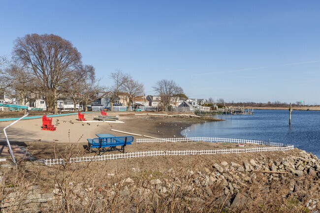 Kiddie Beach is a small well kept up beach in Gerritsen Beach.