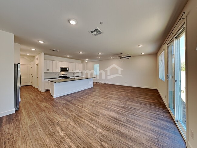 3376 Blodwen St, Las Vegas, NV 89129 - photo 7