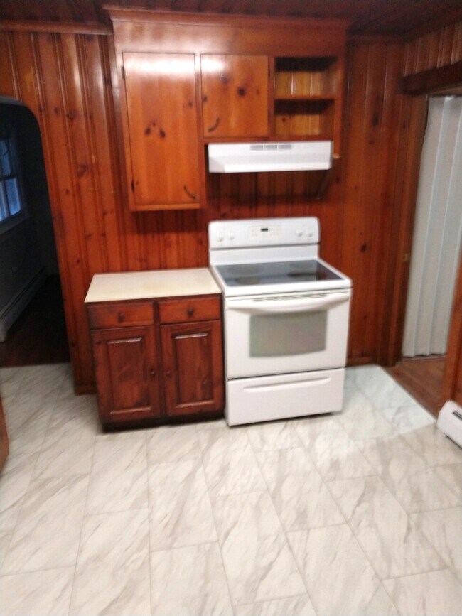 1357 N Main Ave unit 2nd flr, Scranton, PA 18508 - photo 3