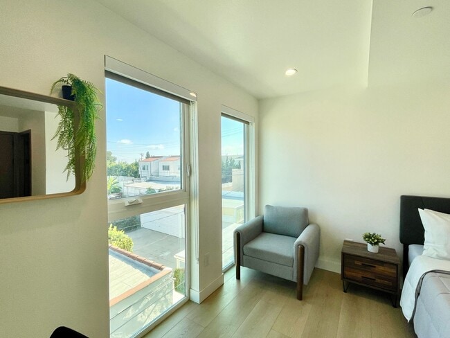 1929 N Commonwealth Ave unit 216, Los Angeles, CA 90027 - photo 6