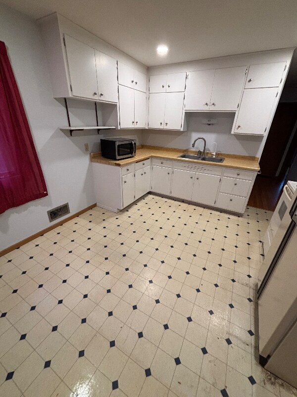 2057 Emerald Ln, Saint Paul, MN 55122 - photo 3