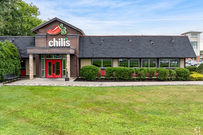 You can enjoy chain restaurants like Chili's at the New London Shopping Mall Plaza.
