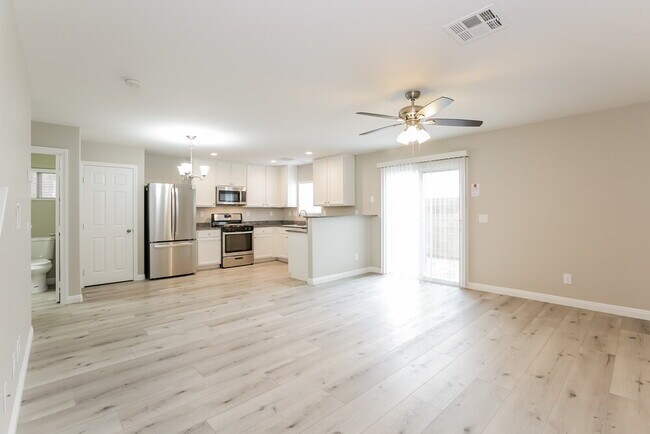 8273 Oliver Twist Ln, Las Vegas, NV 89113 - photo 4
