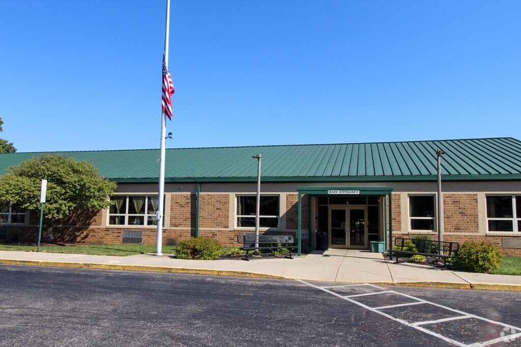 Seven Mile Elementary School serves students from Pre-K through the 5th grade.